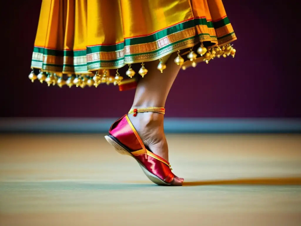 Detalle de los pies de una bailarina de Bharatanatyam con ghungroo, evocando la gracia y la tradición de la danza clásica India