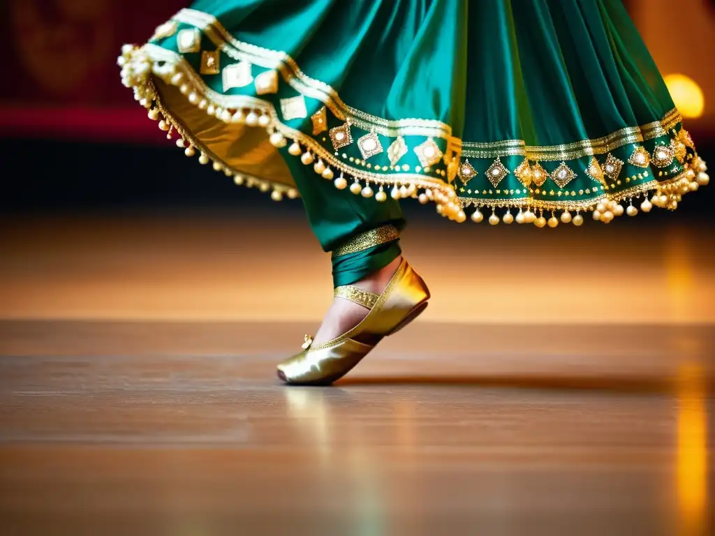 Imagen de los pies de una bailarina de Kathak con ghungroo en movimiento, evocando la danza clásica India