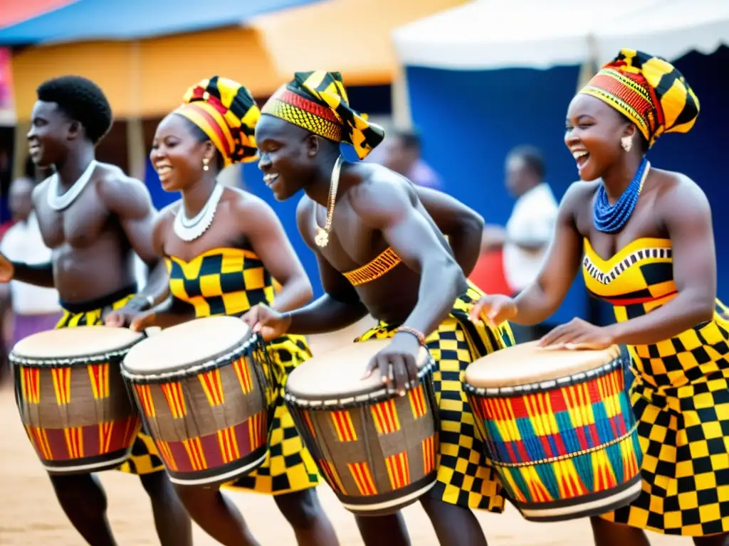 Jóvenes bailarines de Ghana visten trajes Kpanlogo coloridos, bailando al ritmo de tambores en un animado mercado