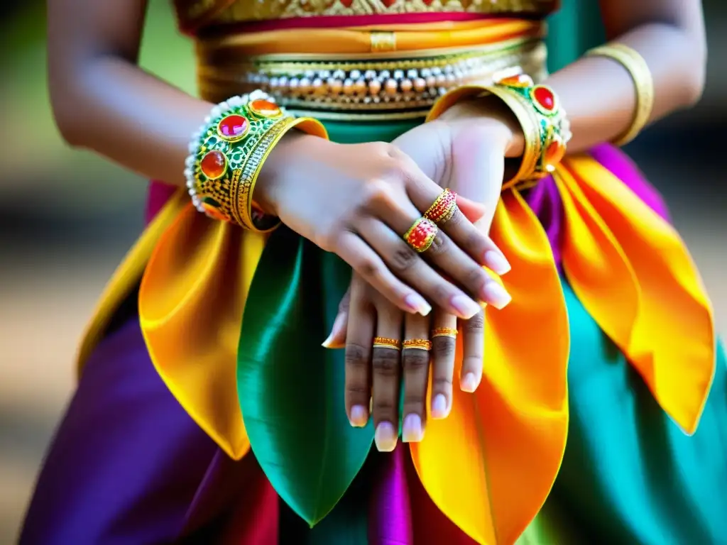 La mano de una bailarina balinesa muestra la gracia y precisión de la técnica de danzas clásicas de Bali, con joyas tradicionales y colores vibrantes