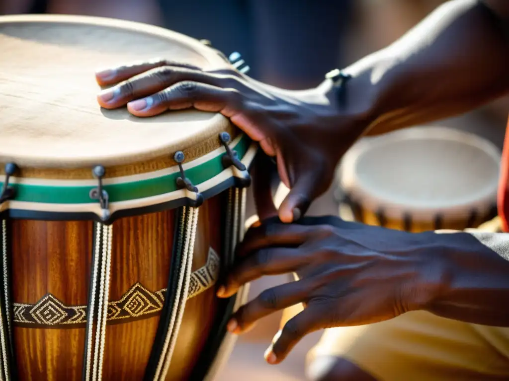 Las manos hábiles de un percusionista de djembé, cubiertas de patrones de sudor y polvo, golpean el tambor con poder y precisión