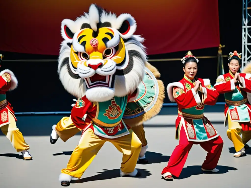 Vibrante actuación de la Danza del León Chino, con trajes detallados y movimientos dinámicos